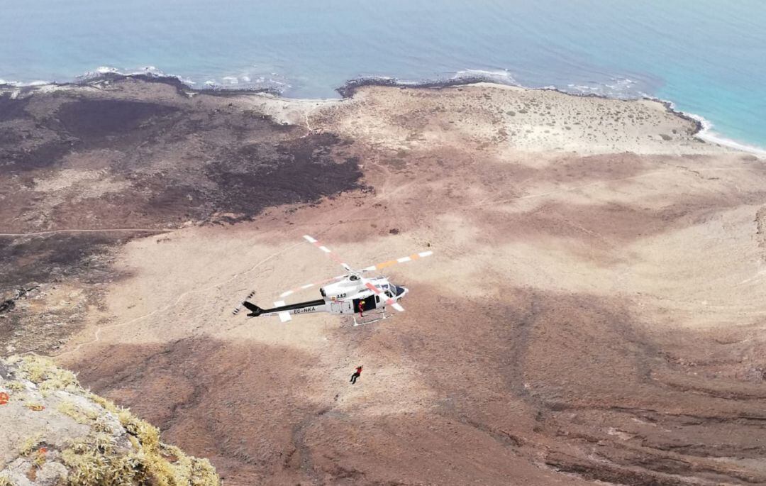 Rescate del cadáver en Famara.