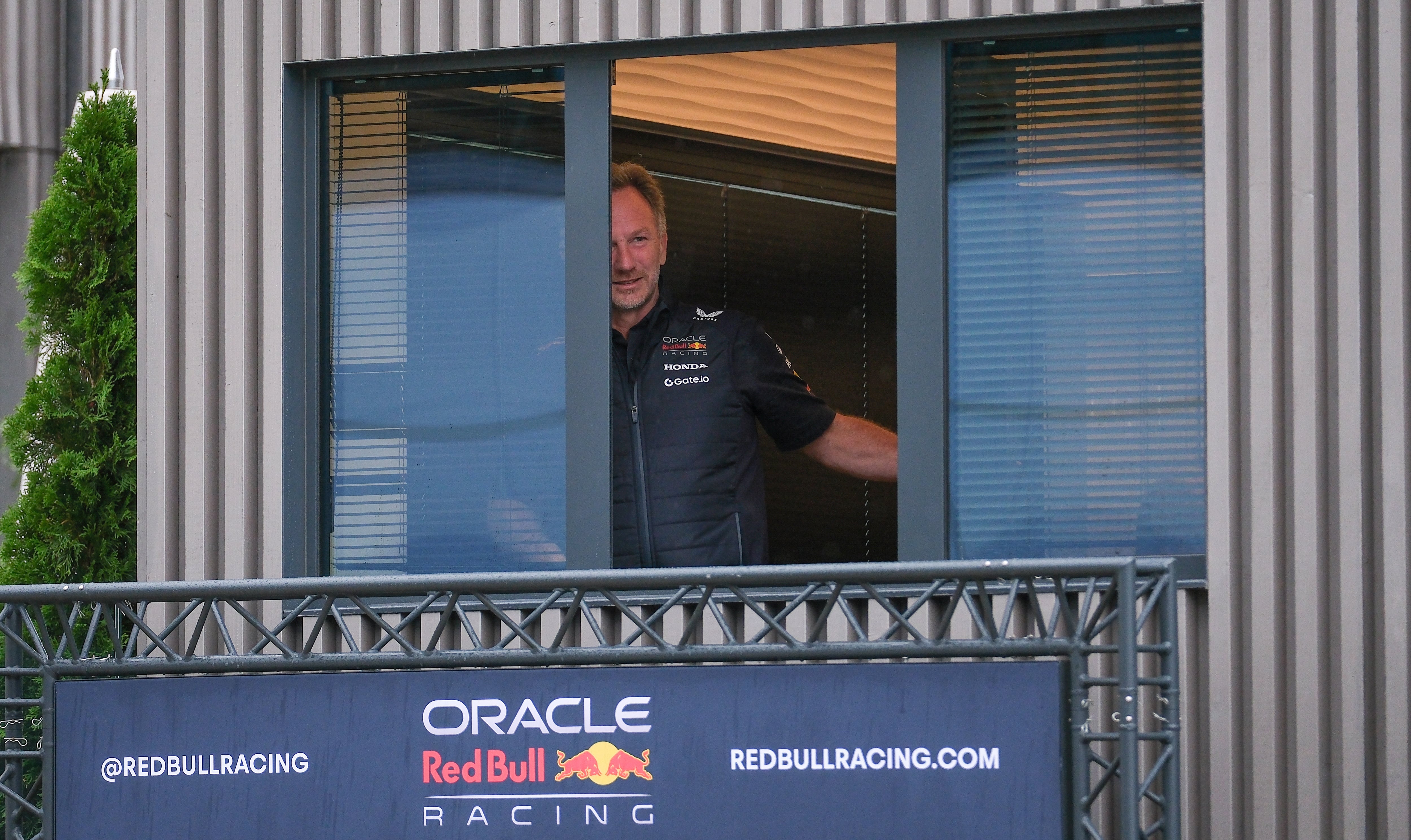 Christian Horner, desde una oficina de Red Bull