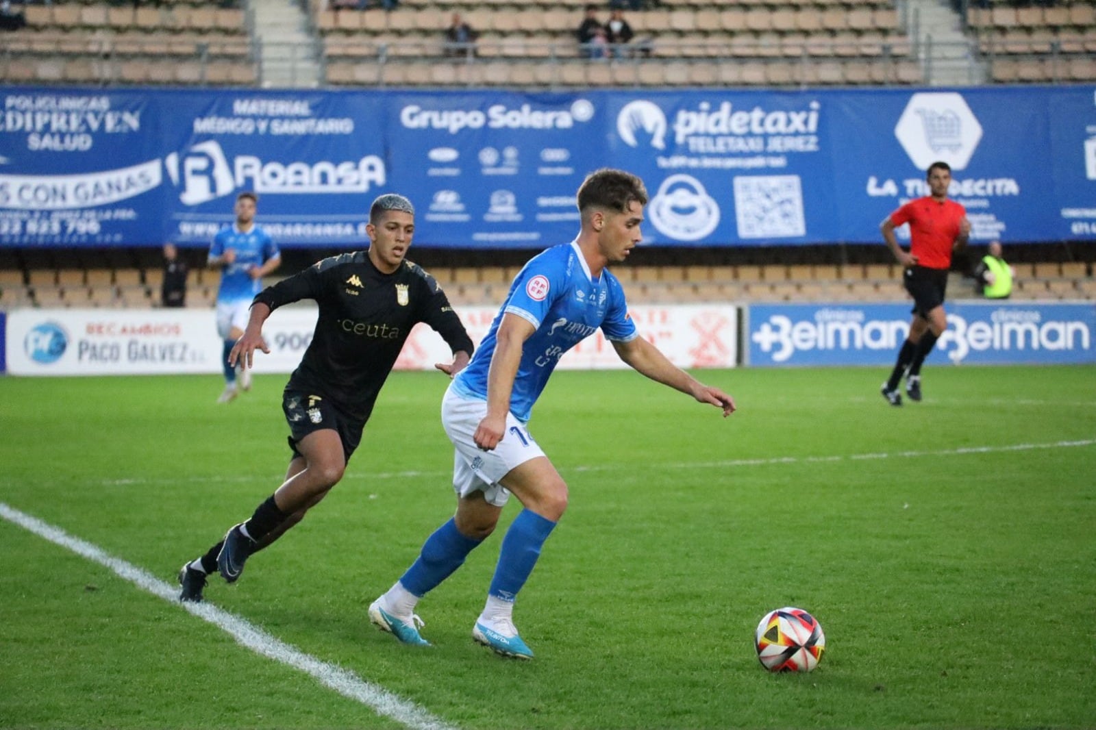 Imagen del partido del Xerez DFC en Chapín ante el Ceuta B