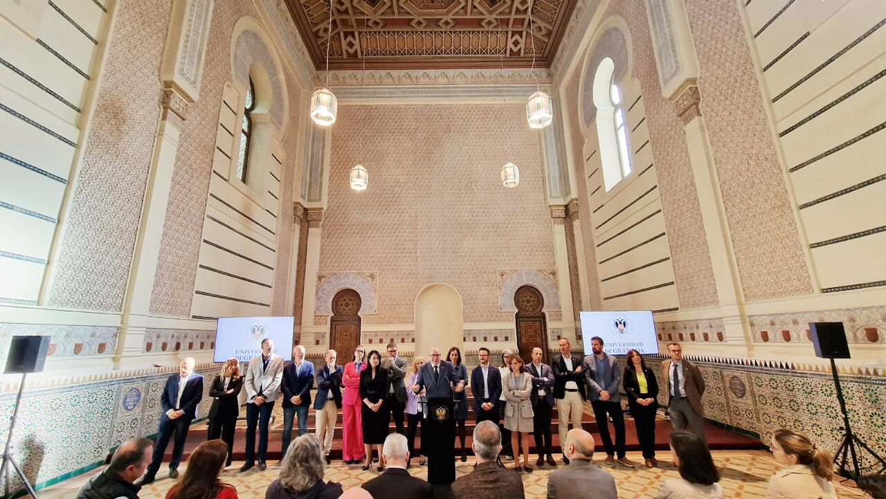 Rueda de prensa del rector de la Universidad de Granada (UGR); Pedro Mercado, rodeado de su equipo de gobierno en la sala Neomudéjar del Colegio Máximo de Cartuja