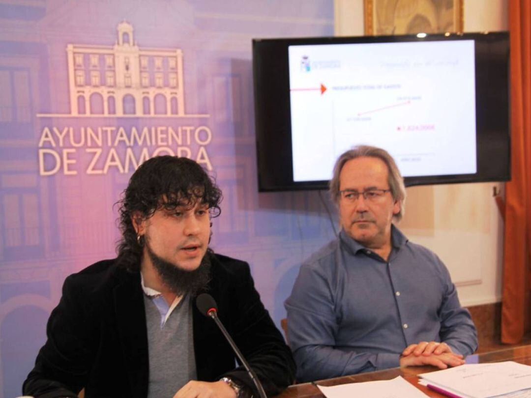 El concejal de Rentas, Diego Bernardo, junto al alcalde Francisco Guarido