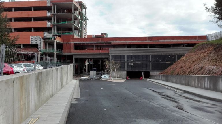 Entrada al nuevo aparcamiento del Hospital