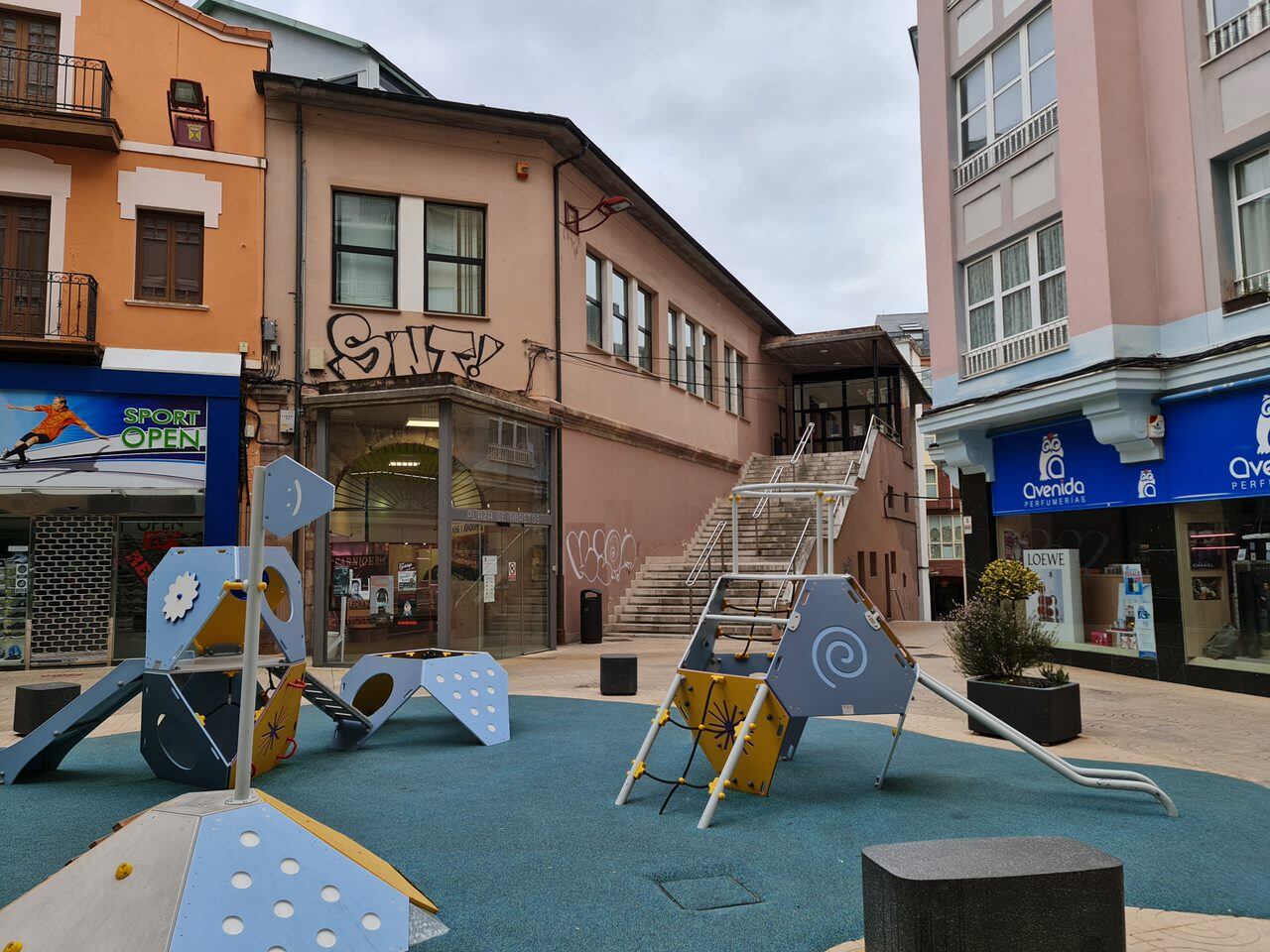 Acceso a la Plaza de Abastos de Torrelavega