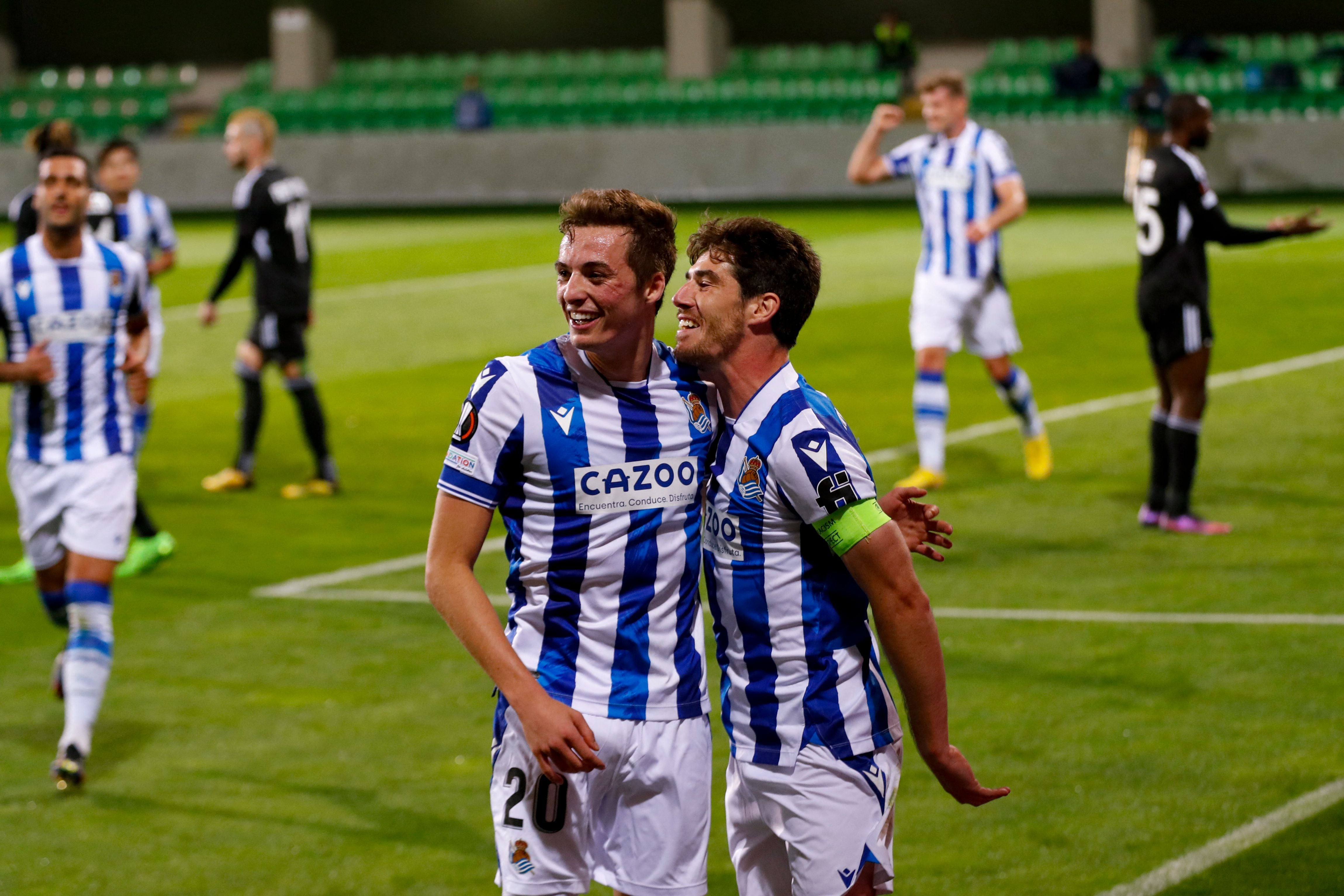 Elustondo celebra el 0-2 de la Real Sociedad.