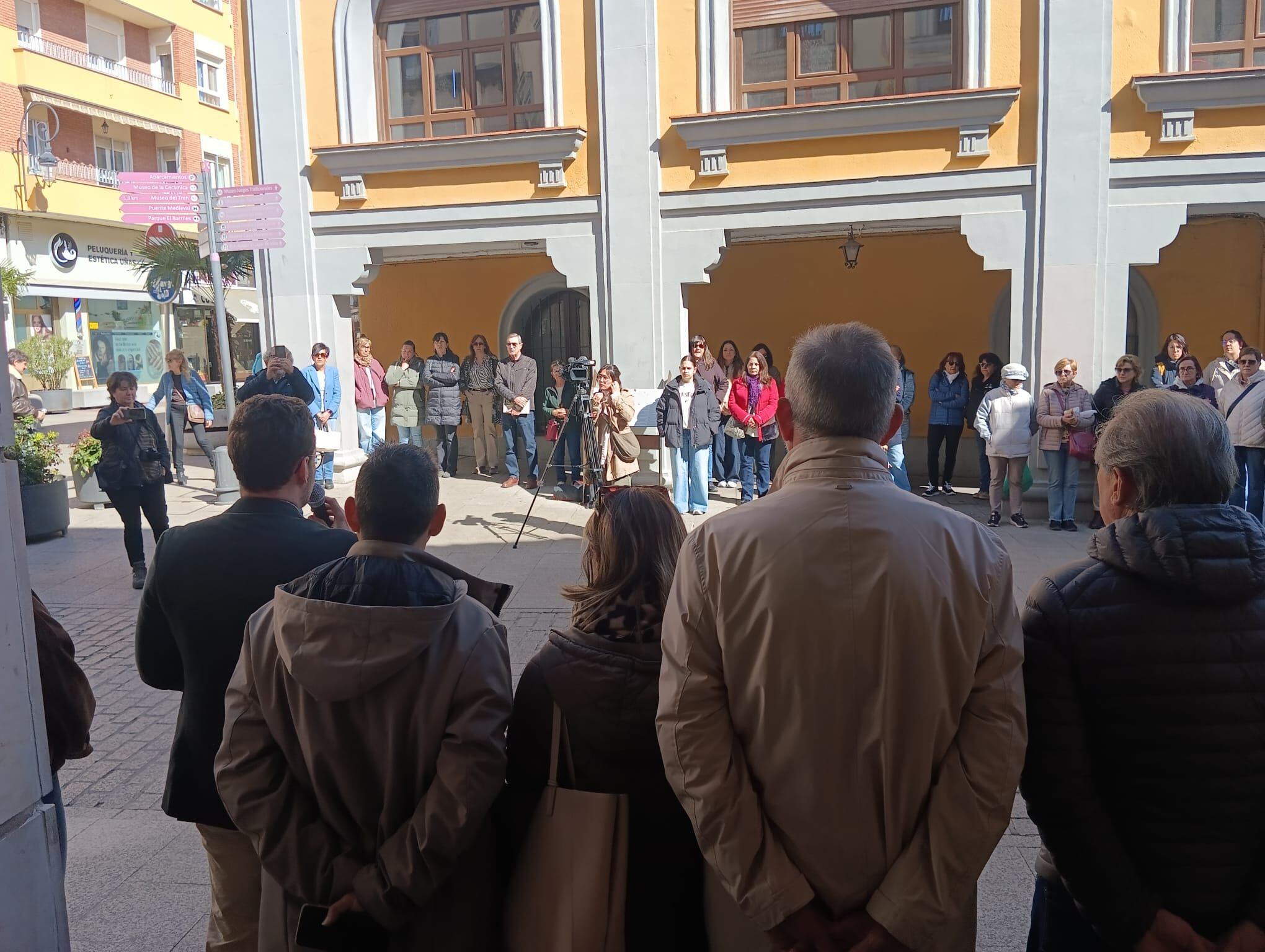 Concentración convocada por el Ayuntamiento de Aranda por el triple feminicidio de Miranda