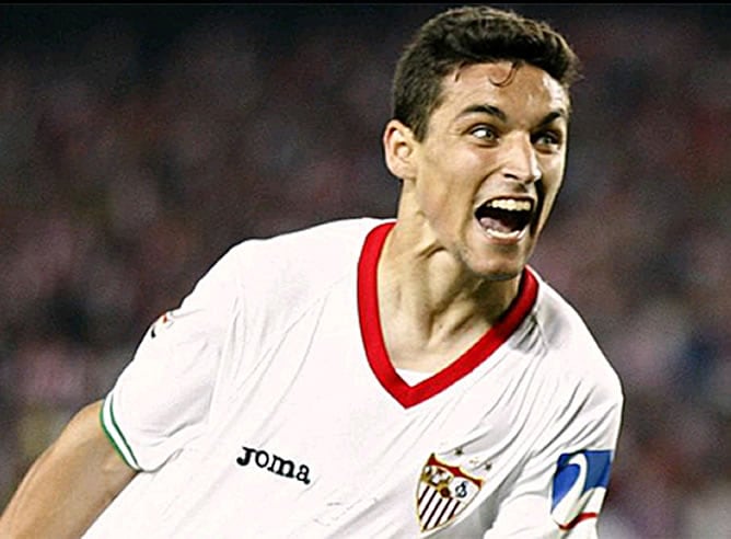 Jesús Navas celebra un gol del Sevilla