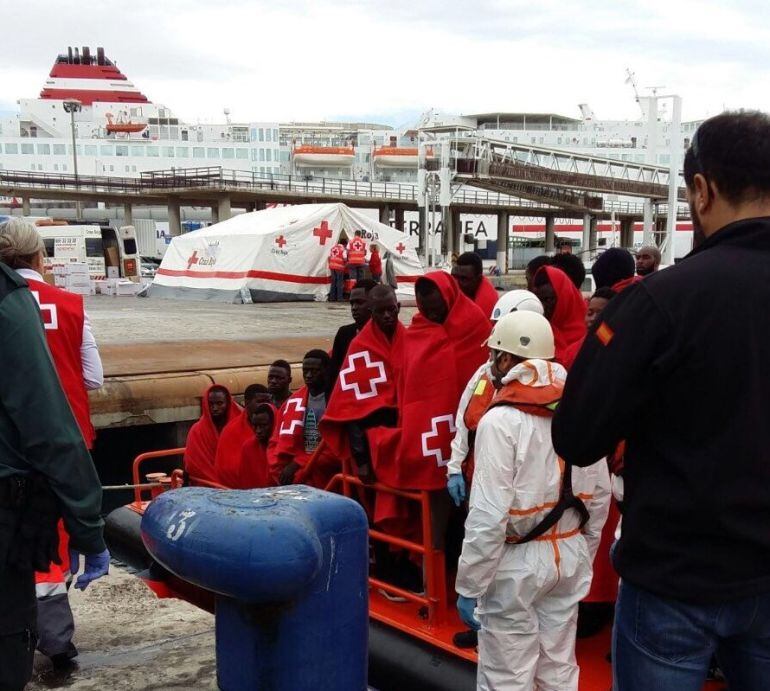 Inmigrantes a su llegada a puerto