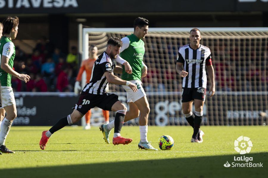 Huesca y Cartagena empataron sin goles en Cartagonova
