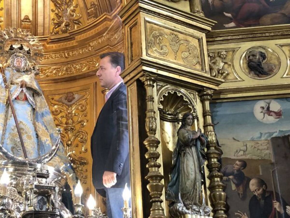 Miles de personas visitan el Camarín de la Virgen de Los Llanos en la Catedral