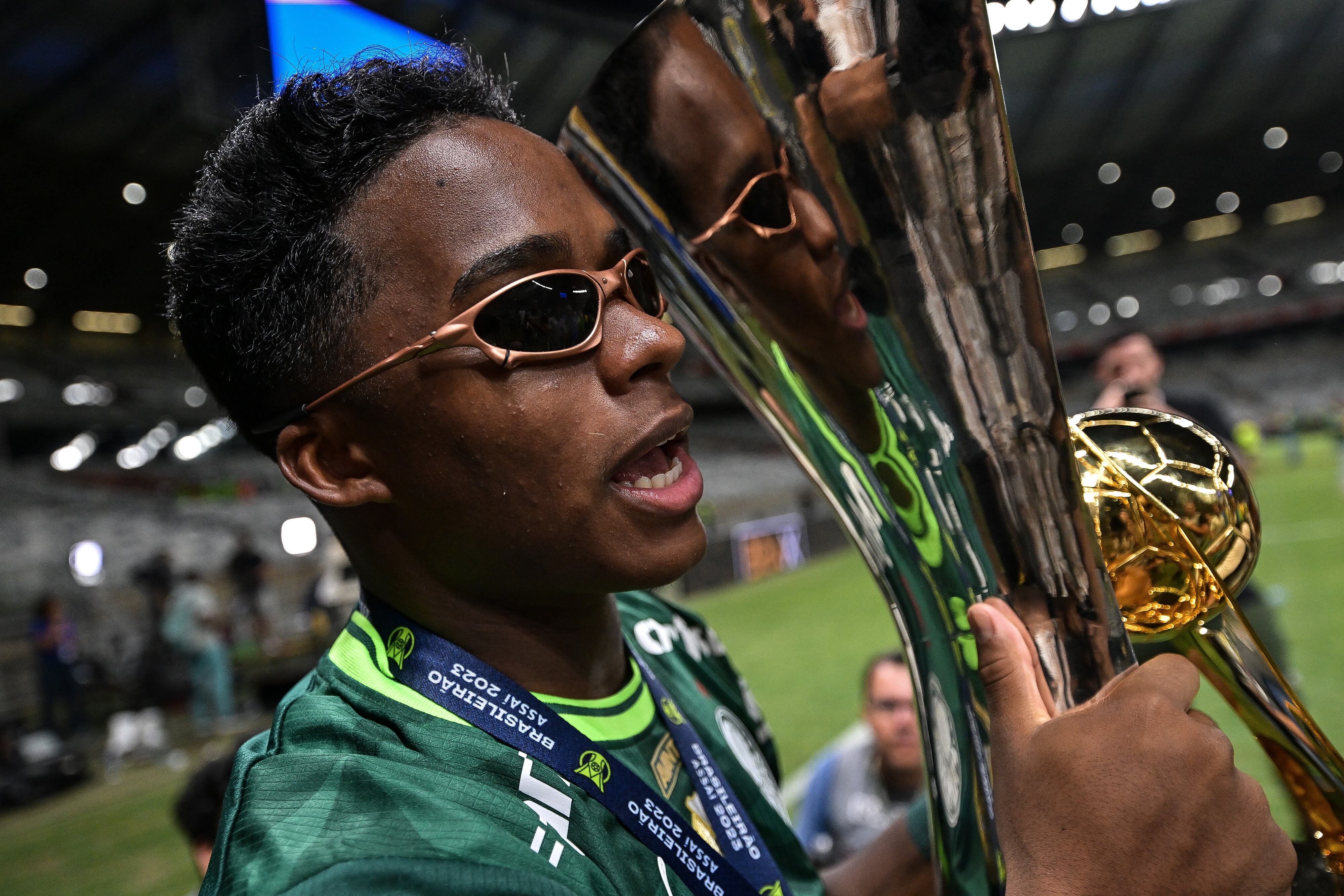 Endrick celebra el Brasileirao conseguido con Palmeiras en la actual temporada. (Photo by Pedro Vilela/Getty Images)