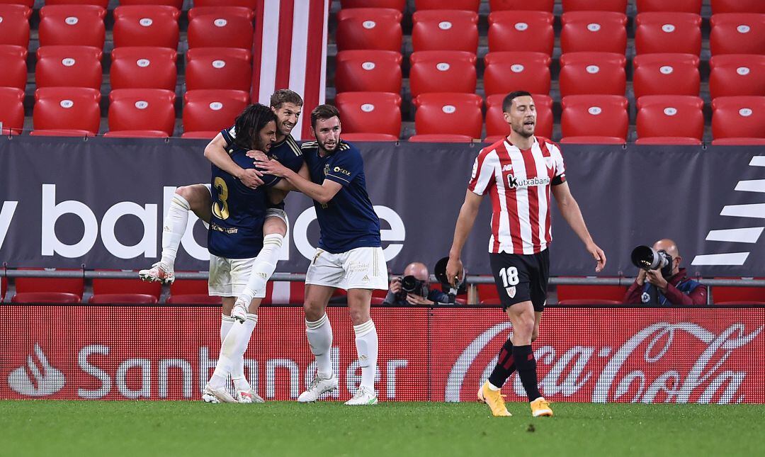 Osasuna celebra el gol de Brasanac en San Mamés