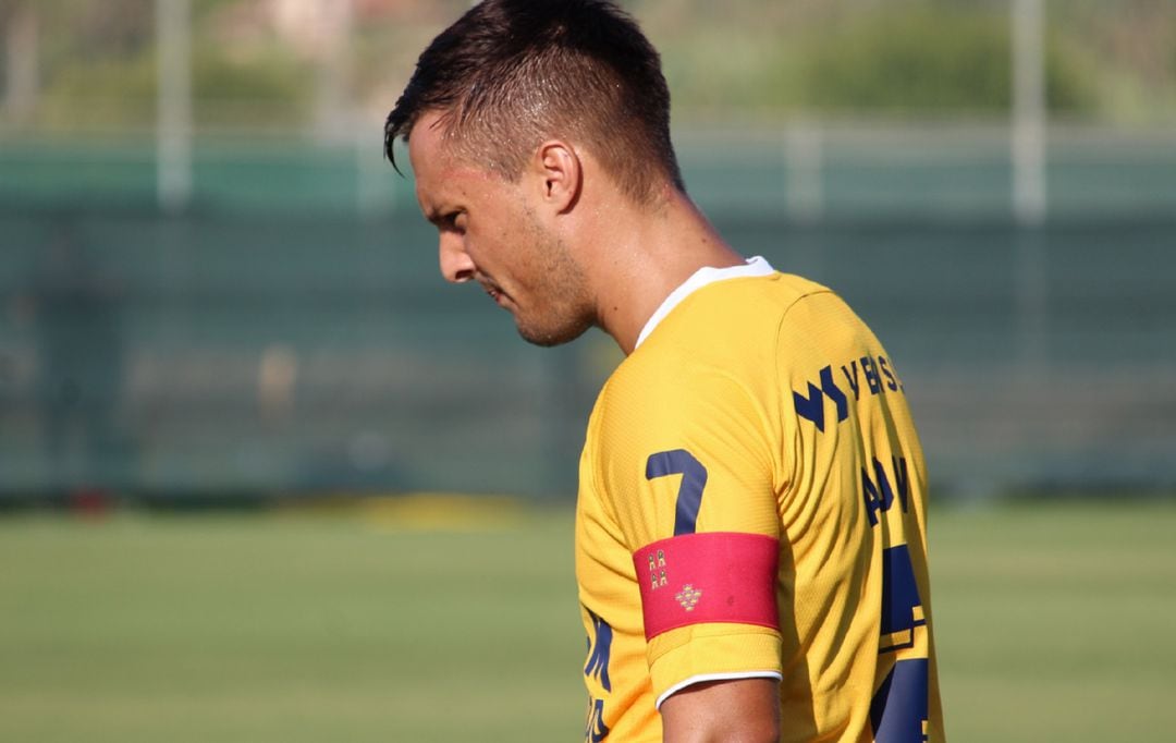 Adán Gurdiel durante un partido del UCAM