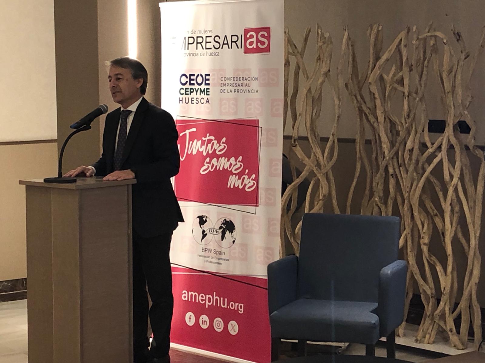 Javier Martínez, director general de Política Económica del GA, durante su charla