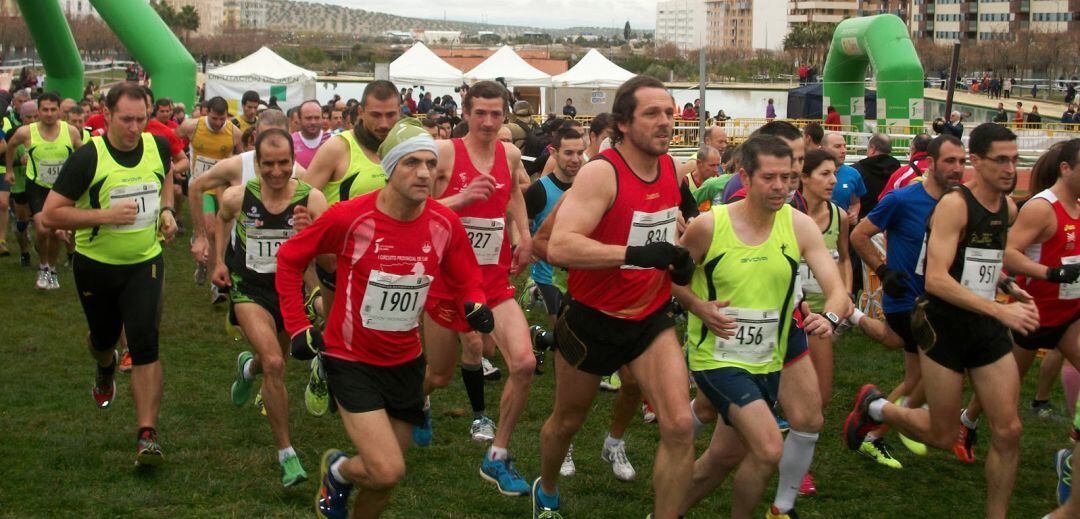 Participantes en una edición anterior del Cross Ciudad de Jaén.