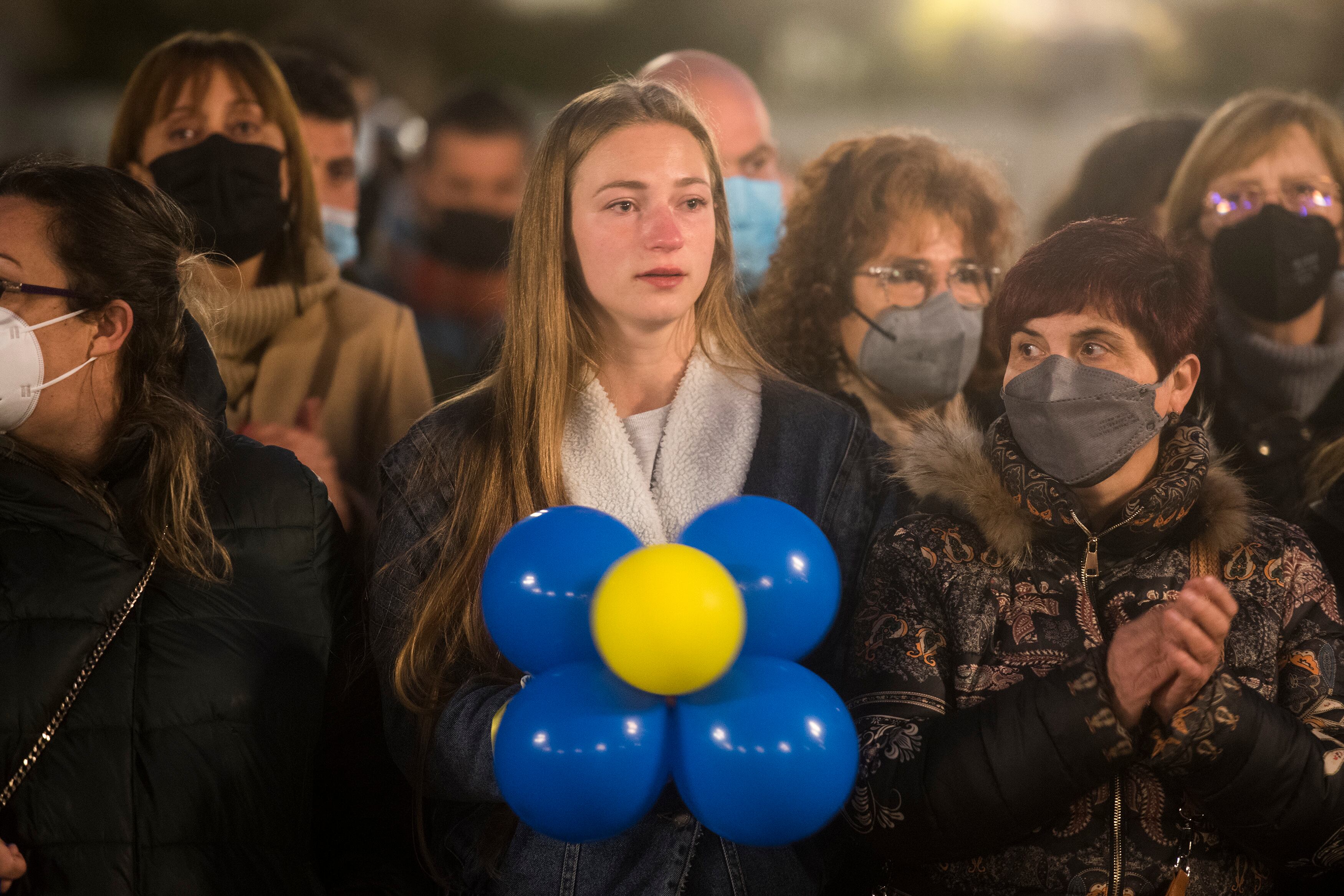 Alrededor de 300 personas se han concentrado este viernes en la Plaza Navarra, en Huesca, para protestar contra la guerra en Ucrania