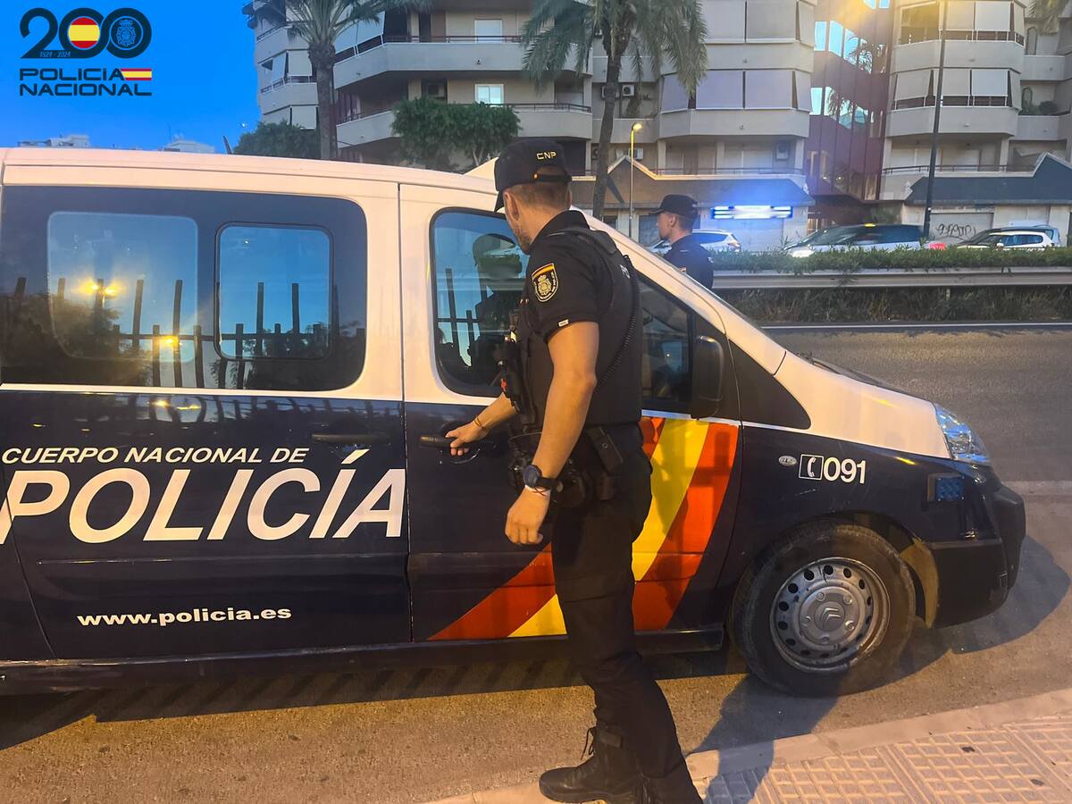 Un detenido en Ibiza tras apuñalar con una navaja a dos personas por insultar a su madre