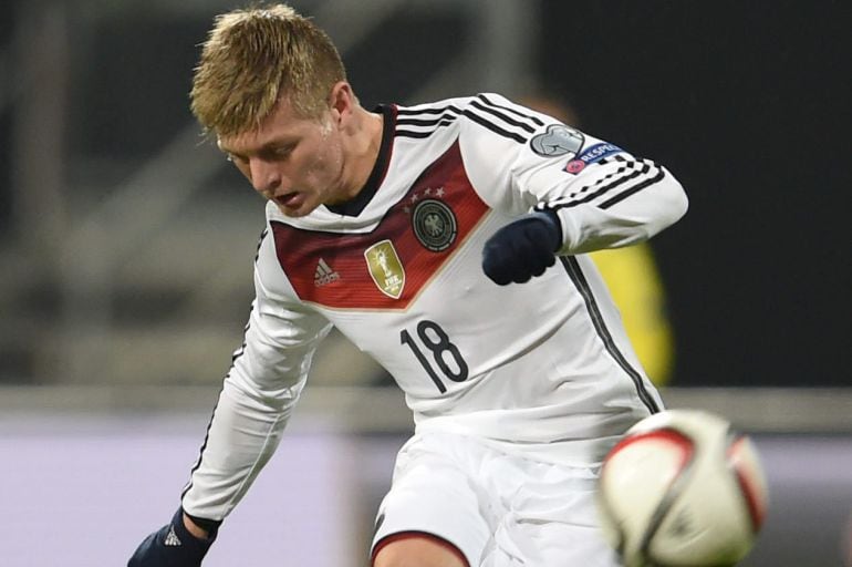 MUN705. Nuremberg (Germany), 14/11/2014.- Toni Kroos of Germany in action during the UEFA EURO 2016 qualifying soccer match between Germany and Gibraltar in Nuremberg, Germany, 14 November 2014. (Alemania) EFE/EPA/TOBIAS HASE