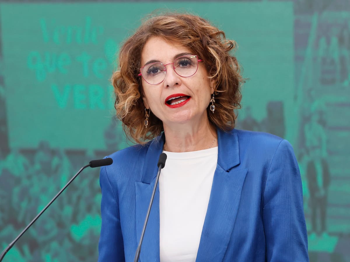 María Jesús Montero responde a la crítica de Azcón sobre su físico: "Este es el PP de Moreno Bonilla"