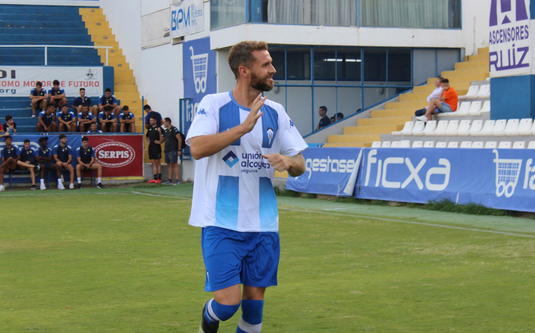 Raúl González, durante el acto de presentación de la pasada temporada antes del Trofeo Ciudad de Alcoy