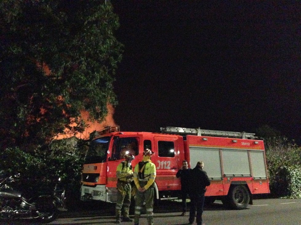 Imagen de archivo de los bomberos de Gandia y Oliva durante un incendio.