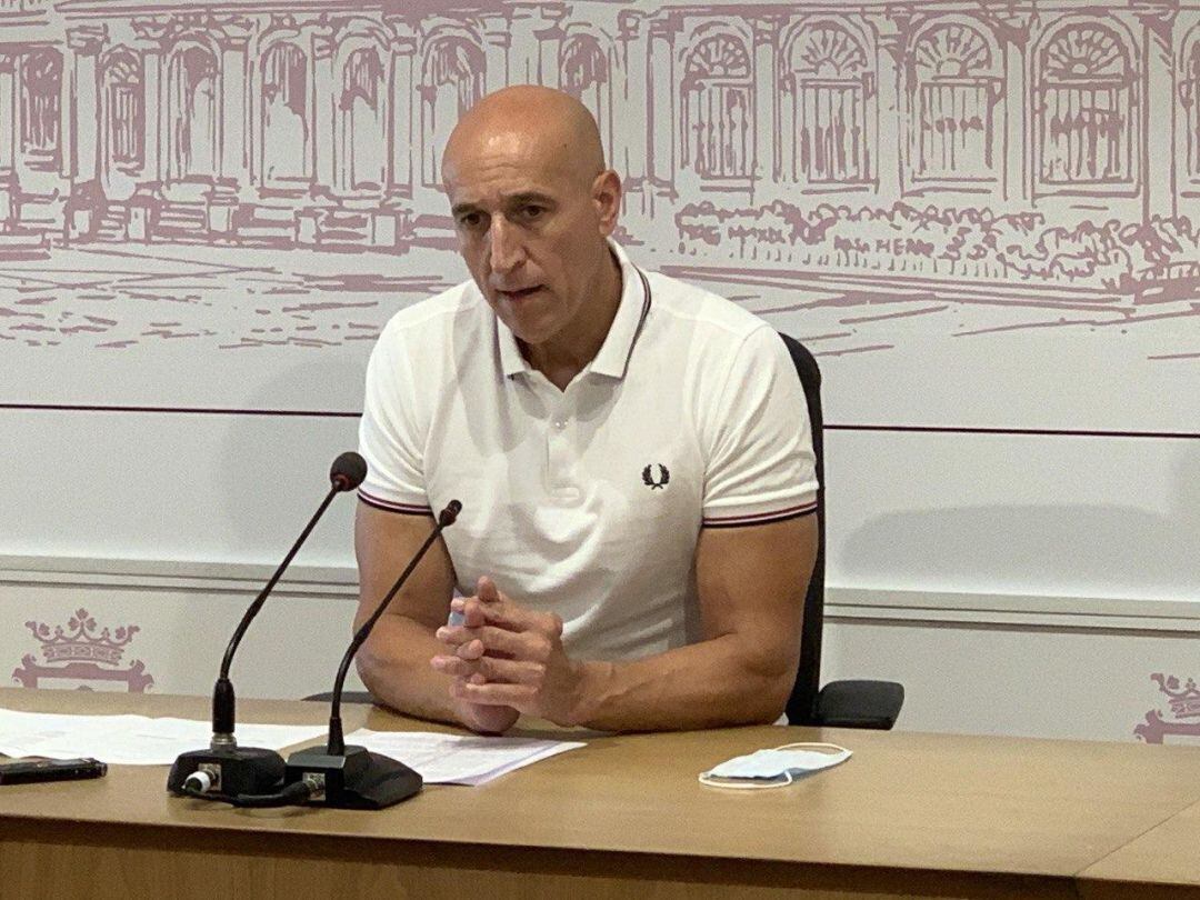 José Antonio Díez, alcalde de León, durante la rueda de prensa