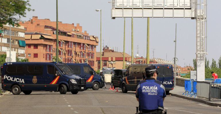 Amplio dispositivo de seguridad para la final de Copa entre el Barcelona y el Alavés en el Calderón.