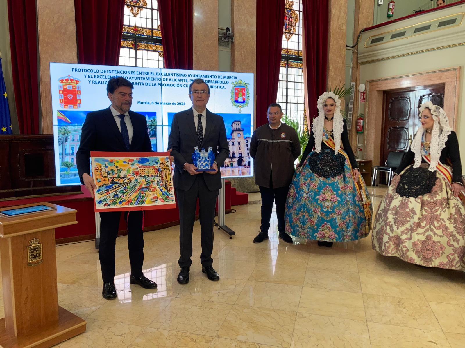 Firma de convenio entre Alicante y Murcia