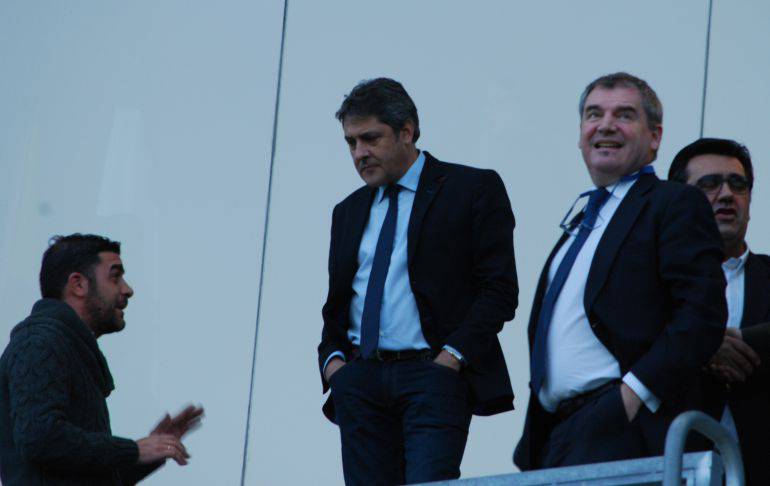 Vizcaíno en el palco junto con Pepe Mata y Enrique Ortiz