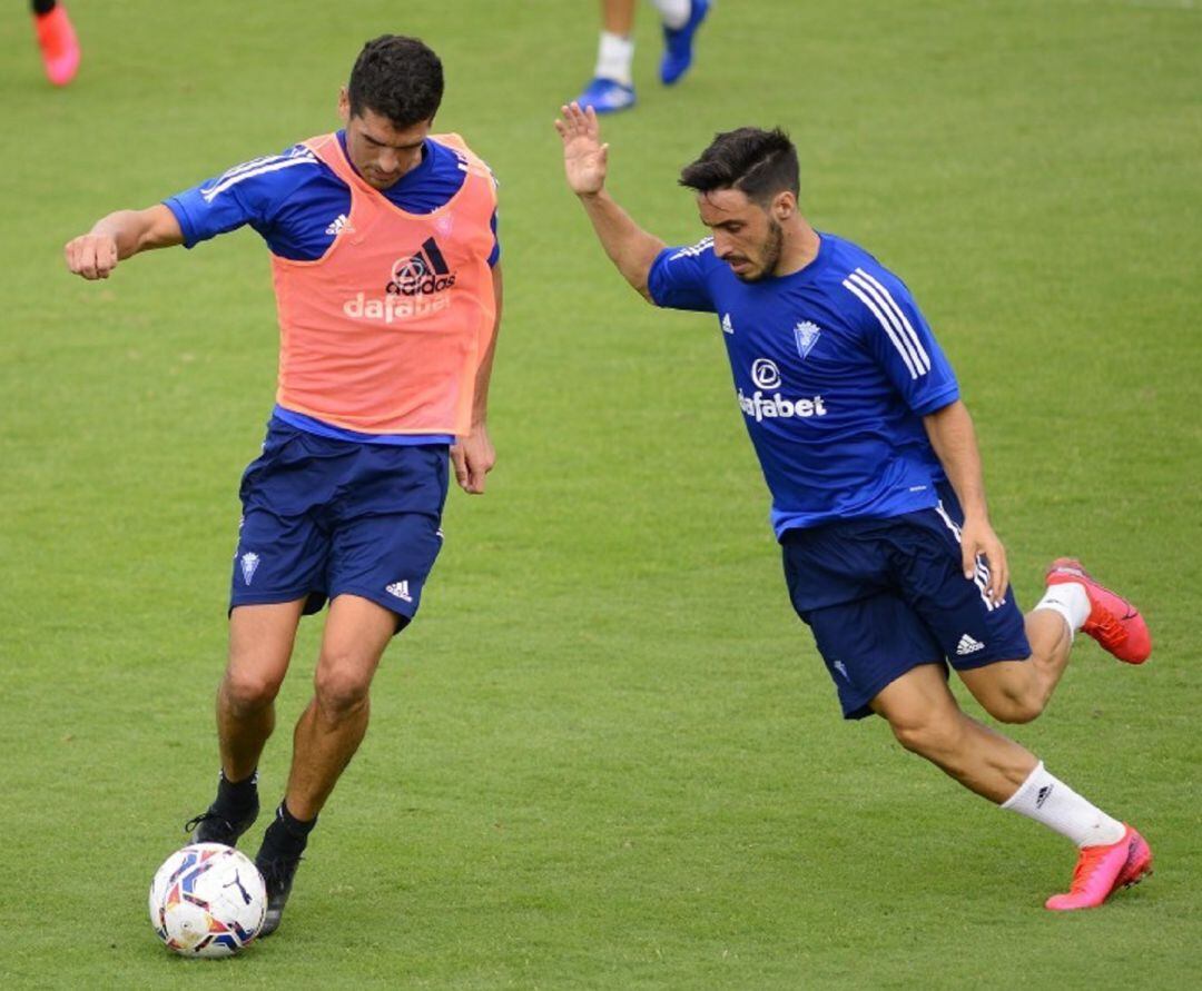Iza Carcelén durante un entrenamiento junto a Garrido
