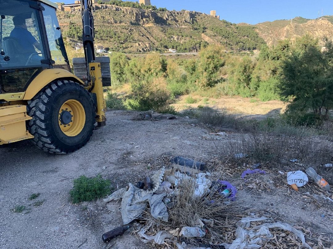 254 toneladas de residuos incontrolados en un tramo del cauce del río Guadalentín.