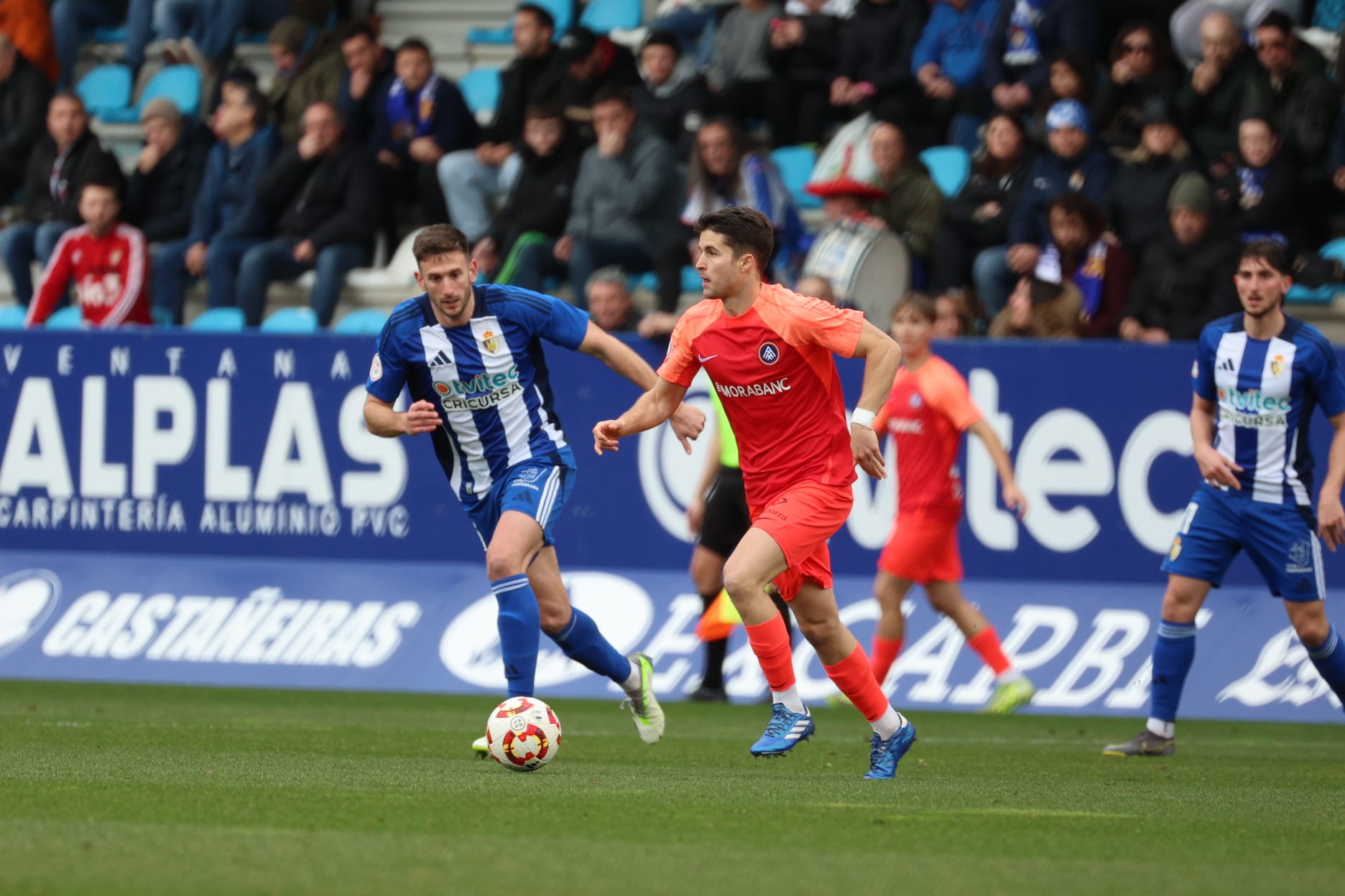 Un moment del partit entre la Ponferradina i l&#039;FC Andorra que va acabar en derrota per la mínima dels tricolors.