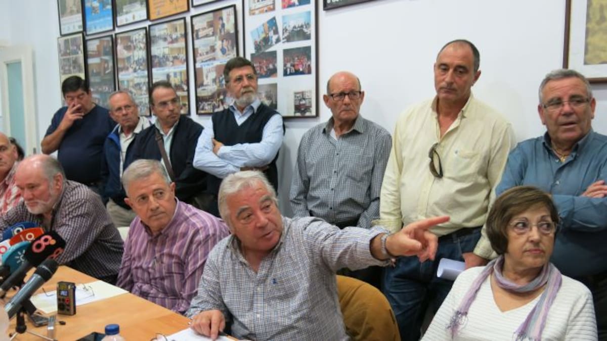 Rapapolvo de las asociaciones de vecinos al alcalde de Cádiz