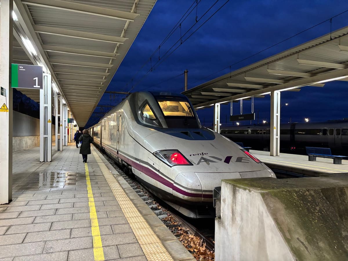 Deja de prestarse el servicio de AVE directo entre Huesca y Sevilla, y hay que hacer transbordo de Madrid