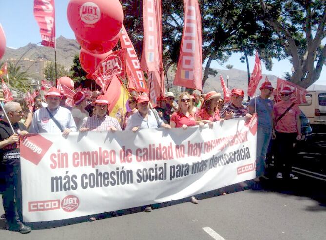 Cabeza de la manifestación en Santa Cruz de Tenerife, el 1 de mayo