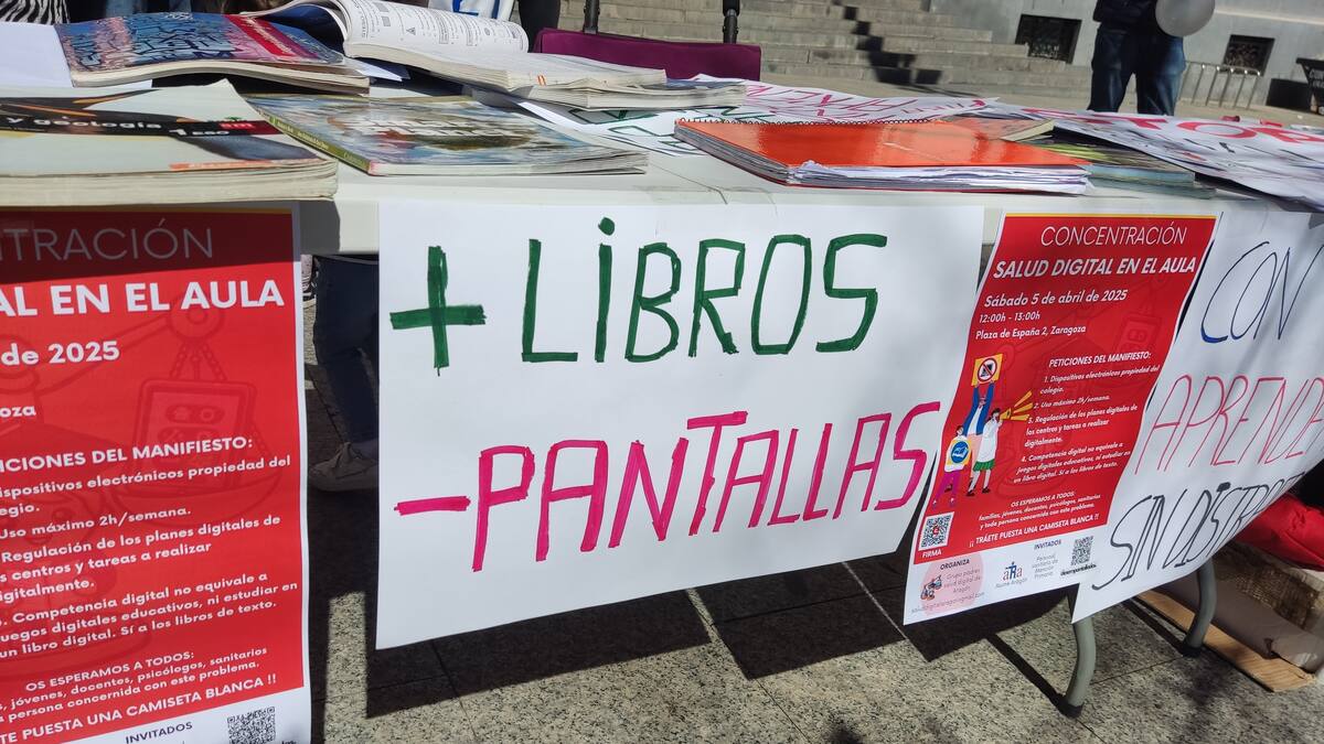 Padres y madres en pie de guerra por el uso excesivo de pantallas en el aula