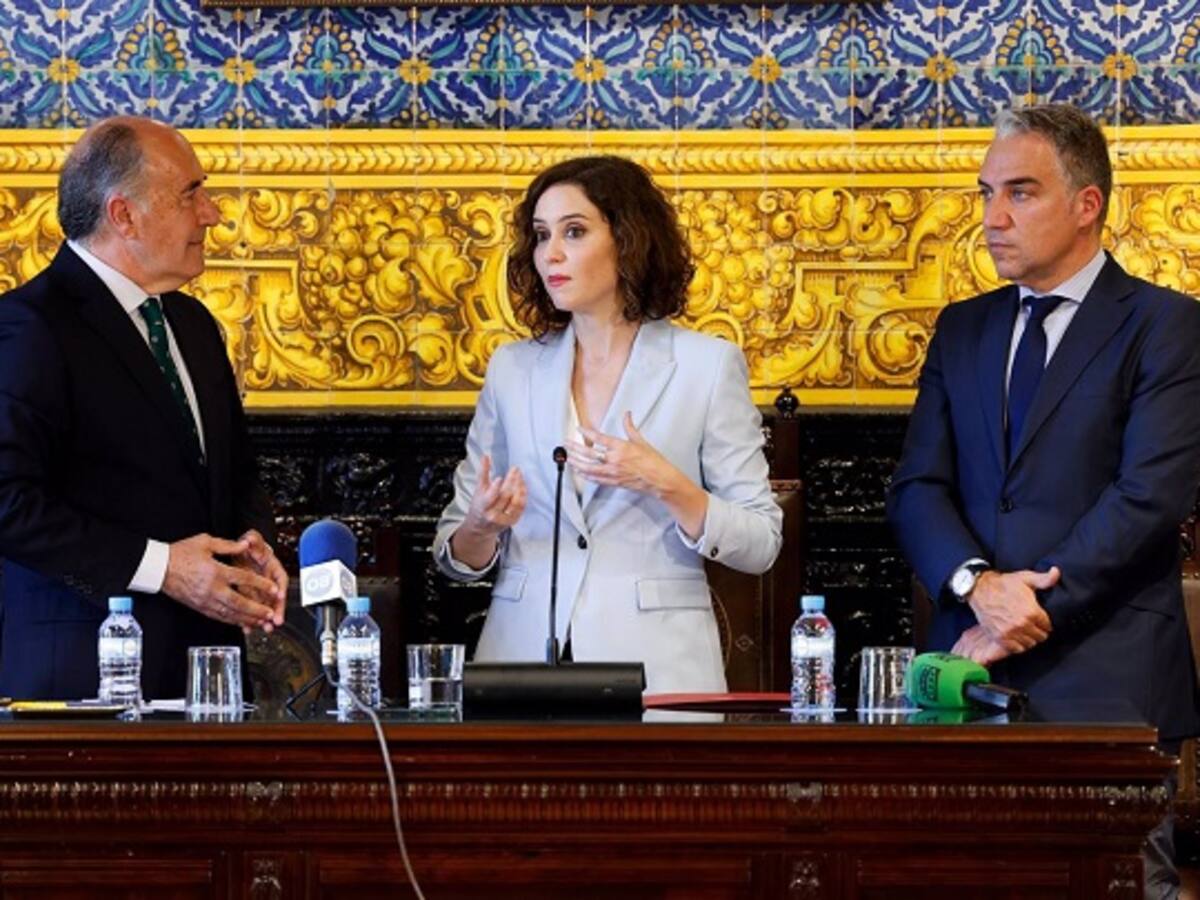 Ayuso ofrece colaboración institucional y futuros acuerdos con Algeciras