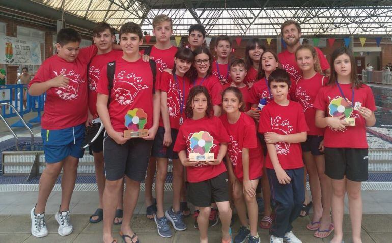 Los nadadores del Centro Excursionista Eldense se preparan para las citas de verano