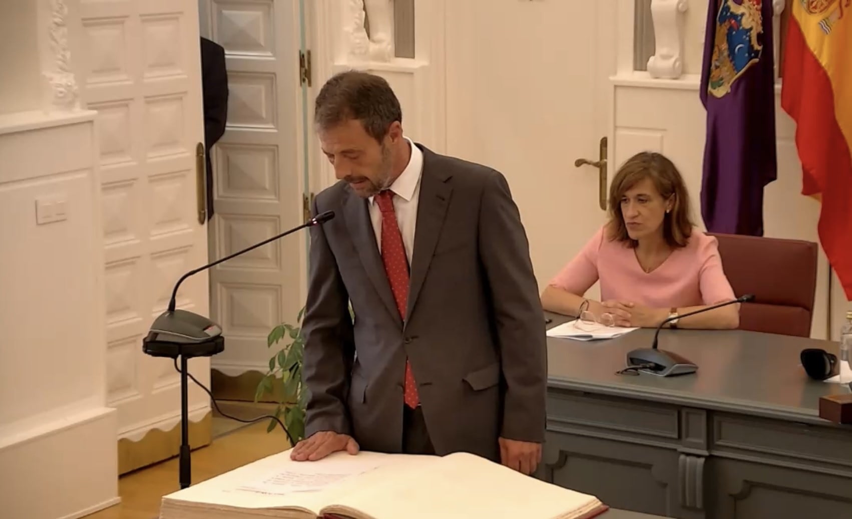 Javier Toquero tomando posesión como concejal
