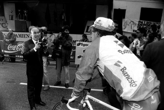 Antonio Prieto fotografía a Pedro Delgado en la tarde de sus respectivos homenajes