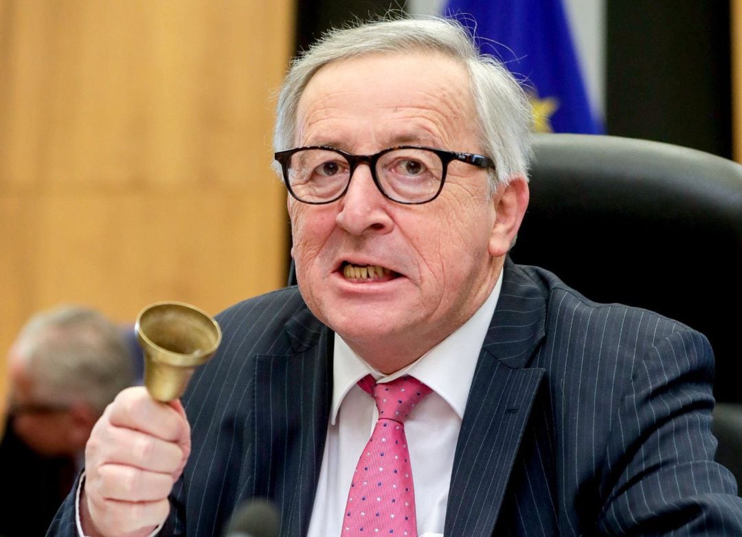 El presidente de la Comisión Europea, Jean-Claude Juncker, abriendo la reunión semanal del colegio de comisarios, este miércoles en Bruselas (Bélgica).