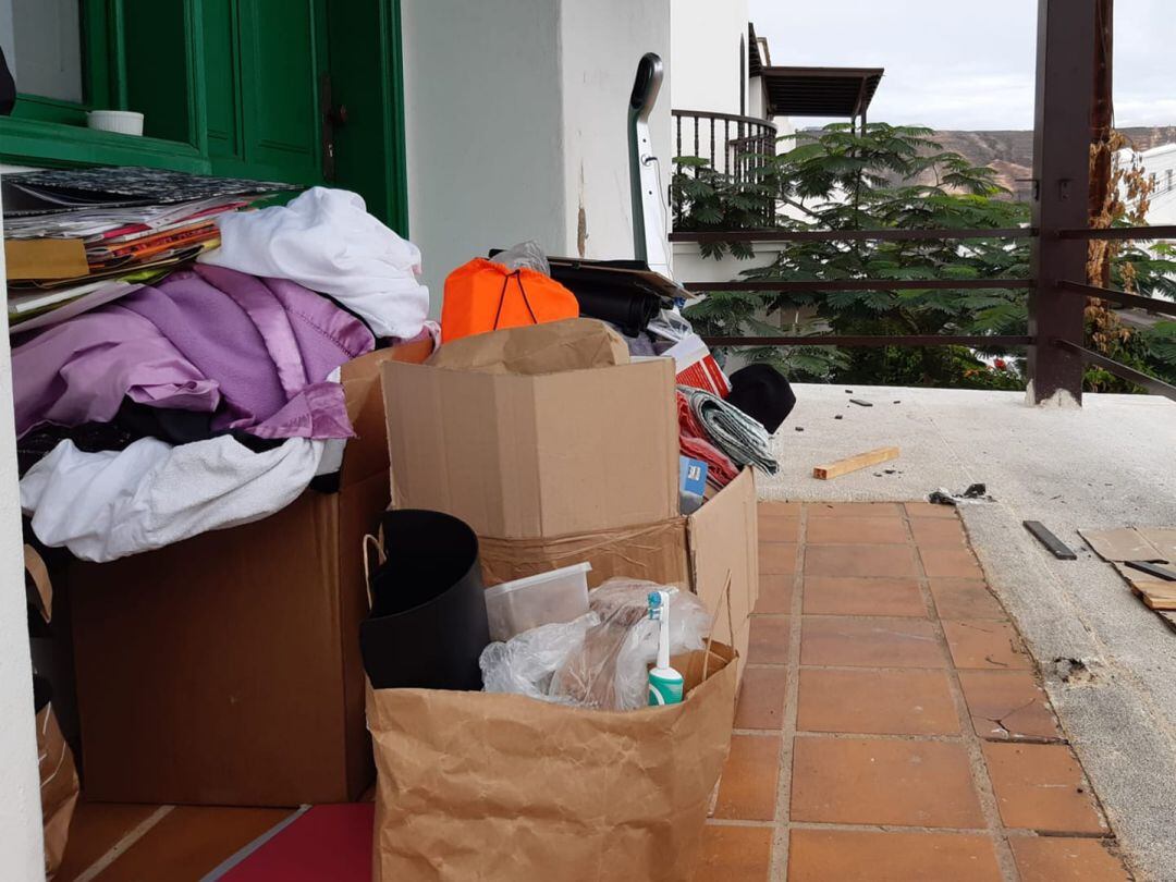 Las pertenencias recogidas por la vecina desahuciada en Haría, en una foto compartida en el Facebook de Lanzarote en Pie-Sí Podemos.