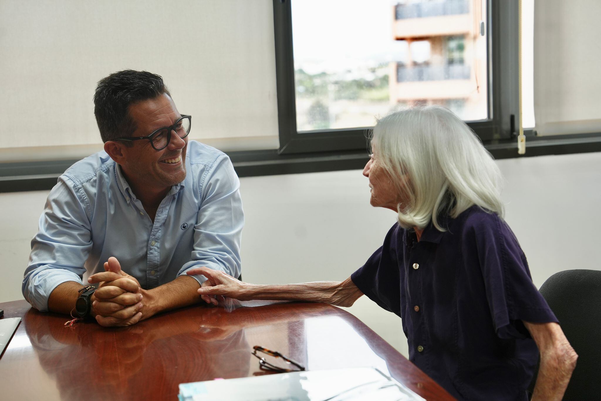 La doctora Estela Matutes con el alcalde Rafa Triguero este martes