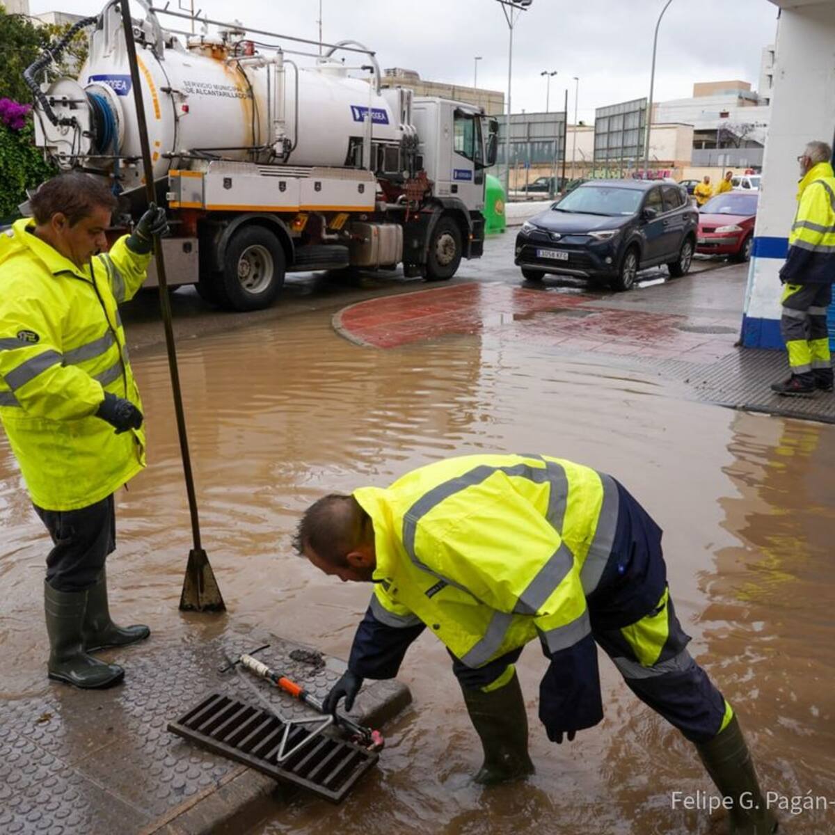 Arrastres de un drenaje ferroviario causan la inundación de la barriada San Ginés en Cartagena