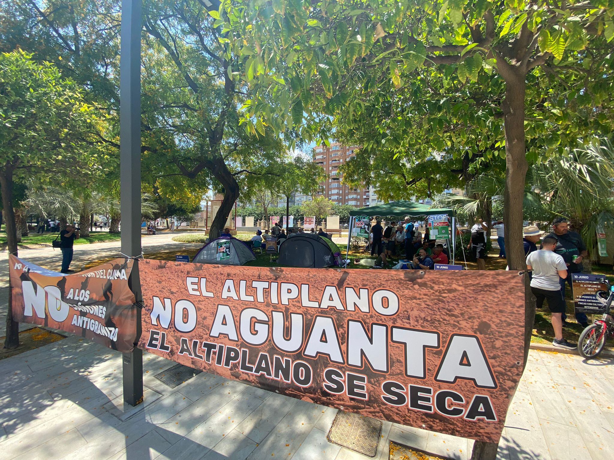 Los agricultores del Altiplano acampan en Murcia para exigir soluciones y ayudas a la situación del secano