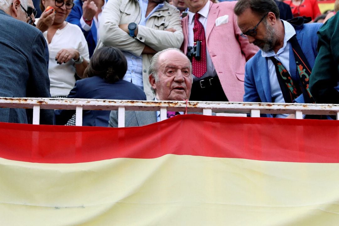 El rey Juan Carlos en el noveno festejo de la Feria de San Isidro el pasado 22 de mayo, en el que triunfó el peruano Roca Rey, esta tarde en la Monumental de Las Ventas, en Madrid.