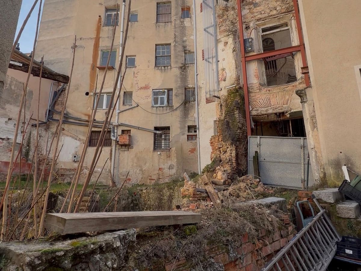 Una empresa adquiere el hotel Victoria con el compromiso de rehabilitarlo