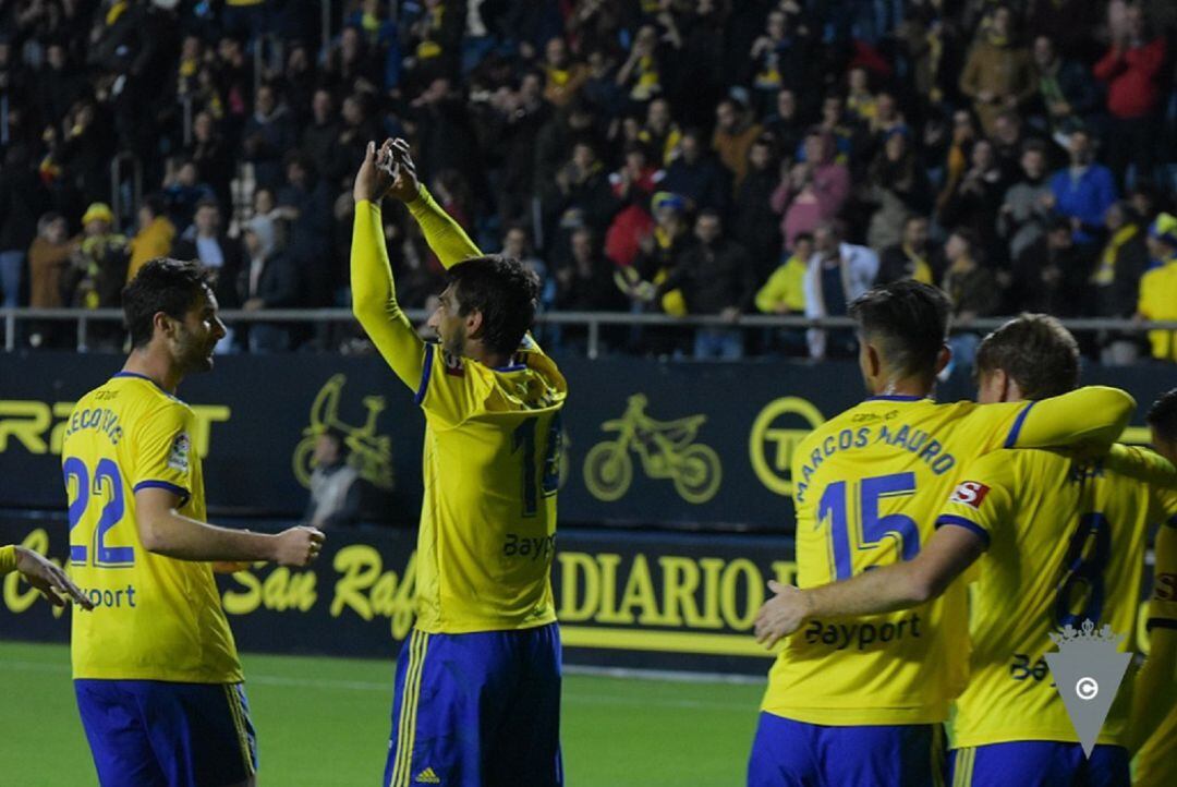 El Cádiz celebra la última victoria ante el Deportivo en Carranza