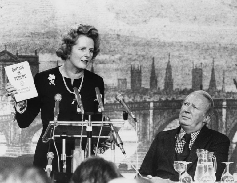 Margaret Thatcher y su precedesor, Edward Heath, haciendo campaña a favor de pertenecer a la CEE en 1975