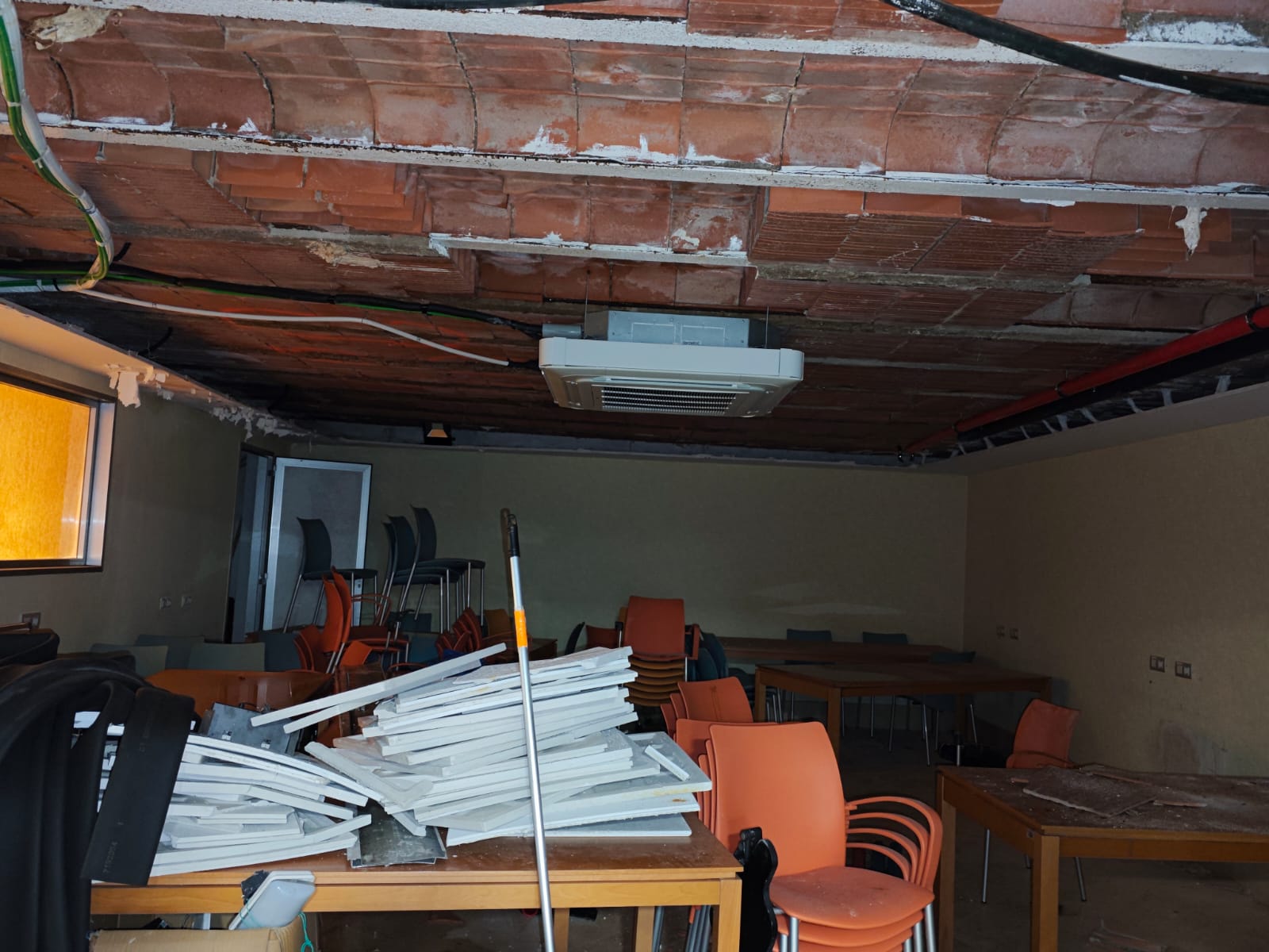 La lluvia vuelve a afectar a la Biblioteca Central de Benidorm