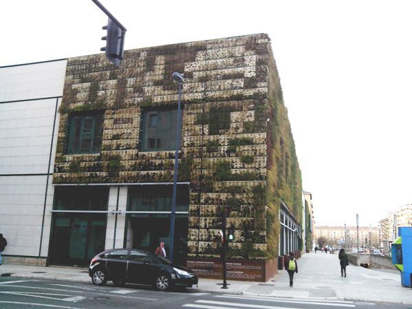 La fachada green del Palacio Europa